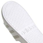 Detalle de las Chanclas Adidas Adilette Aqua Blancas