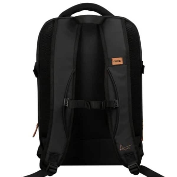 Mochila marrón y negra de NOX Open series 2024
