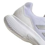 detalle zapatillas adidas gamecourt 2 w blancas