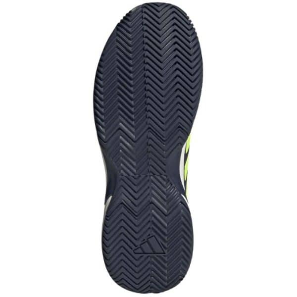 Detalle de la suela Parte trasera de las zapatillas Adidas GameCourt en color azul y verde.