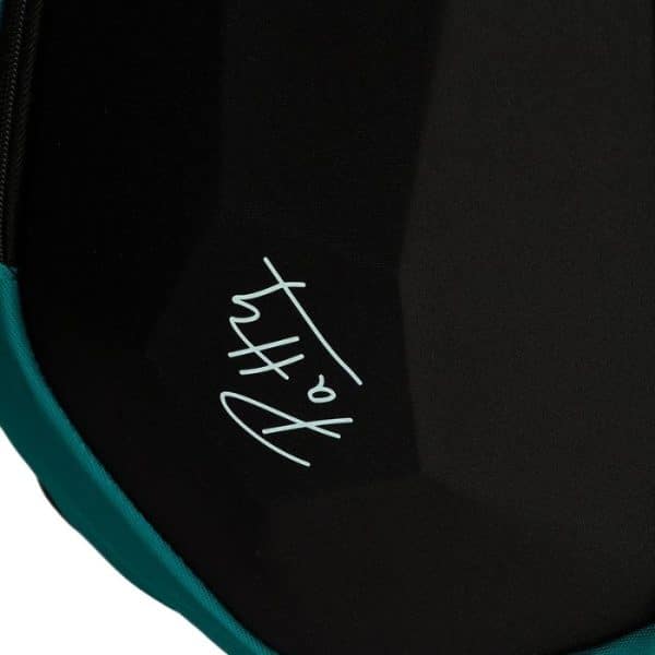 Firma de la jugadora Patty