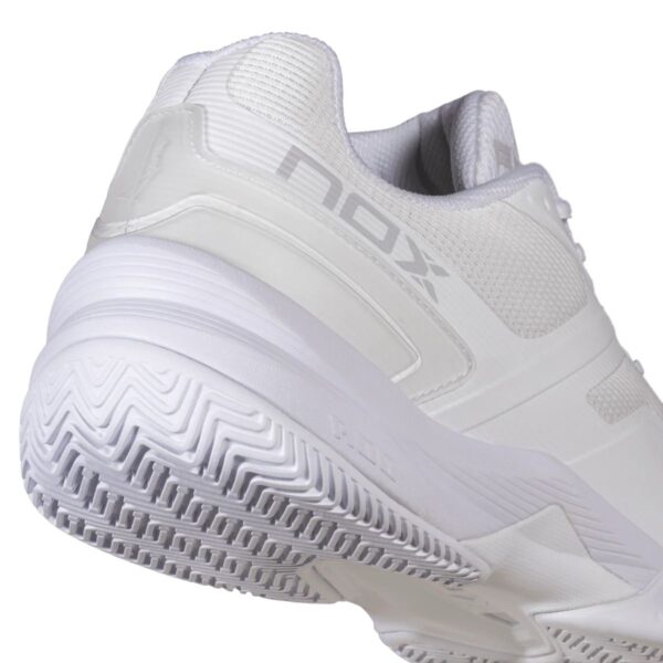 Detalle de las Zapatillas NOX AT10 Pro Blancas