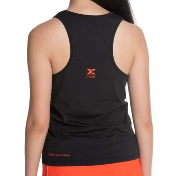 Detalle de la espalda de la Camiseta NOX Team Fit