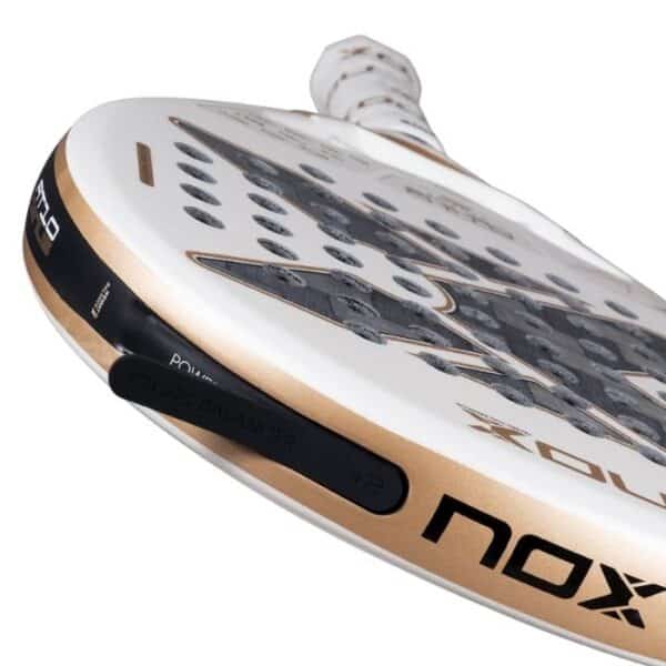 Detalle de la Pala NOX AT10 Genius 12K de Agustín Tapia 2026