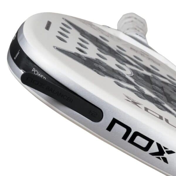Detalle de la Pala NOX AT10 12K Attack de Agustín Tapia 2026