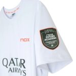 Detalle de la Camiseta NOX AT10 Oficial Agustín Tapia Blanca