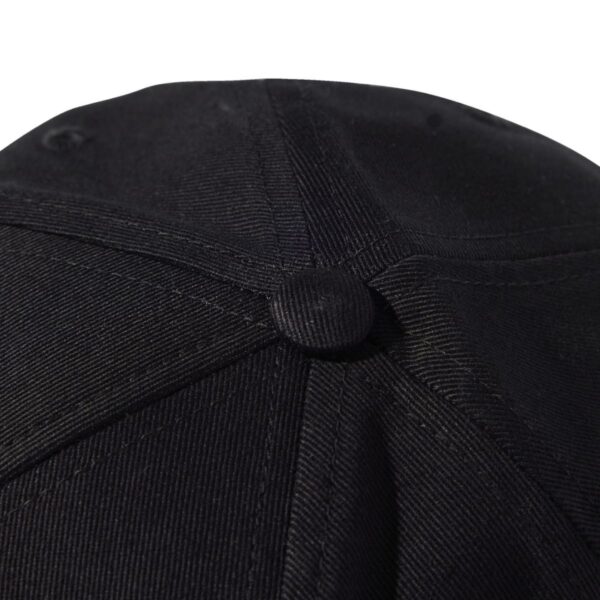 Detalle de la Gorra Adidas Baseball New Logo Negra