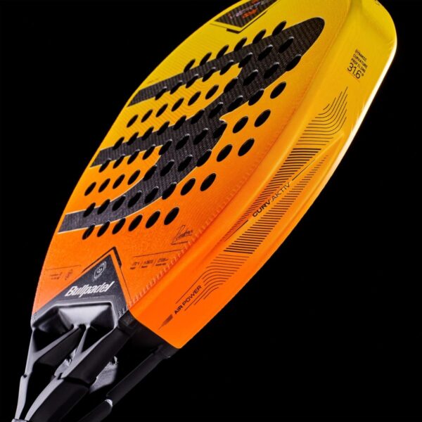 Detalle de la Pala Bullpadel Vertex 05 GEO 2027